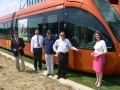 Mark BROWN, Jean-Franois CLERVOY, Michel TOGNINI et Amanda WRIGHT LANE devant la rame de tram Wilbur WRIGHT