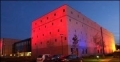 A by night photo of Sarthe Archives building