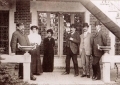 La photo historique devant le pavillon de jardin de Lon BOLLEE