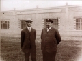 Wilbur WRIGHT et Lon BOLLEE le 8 Juin 1908 devant l'usine d'automobiles BOLLEE