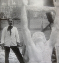 Paul LANDOSWKI à côté de son oeuvre au Mans