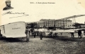 Henri FARMAN près de son aéroplane FARMAN - VOISIN